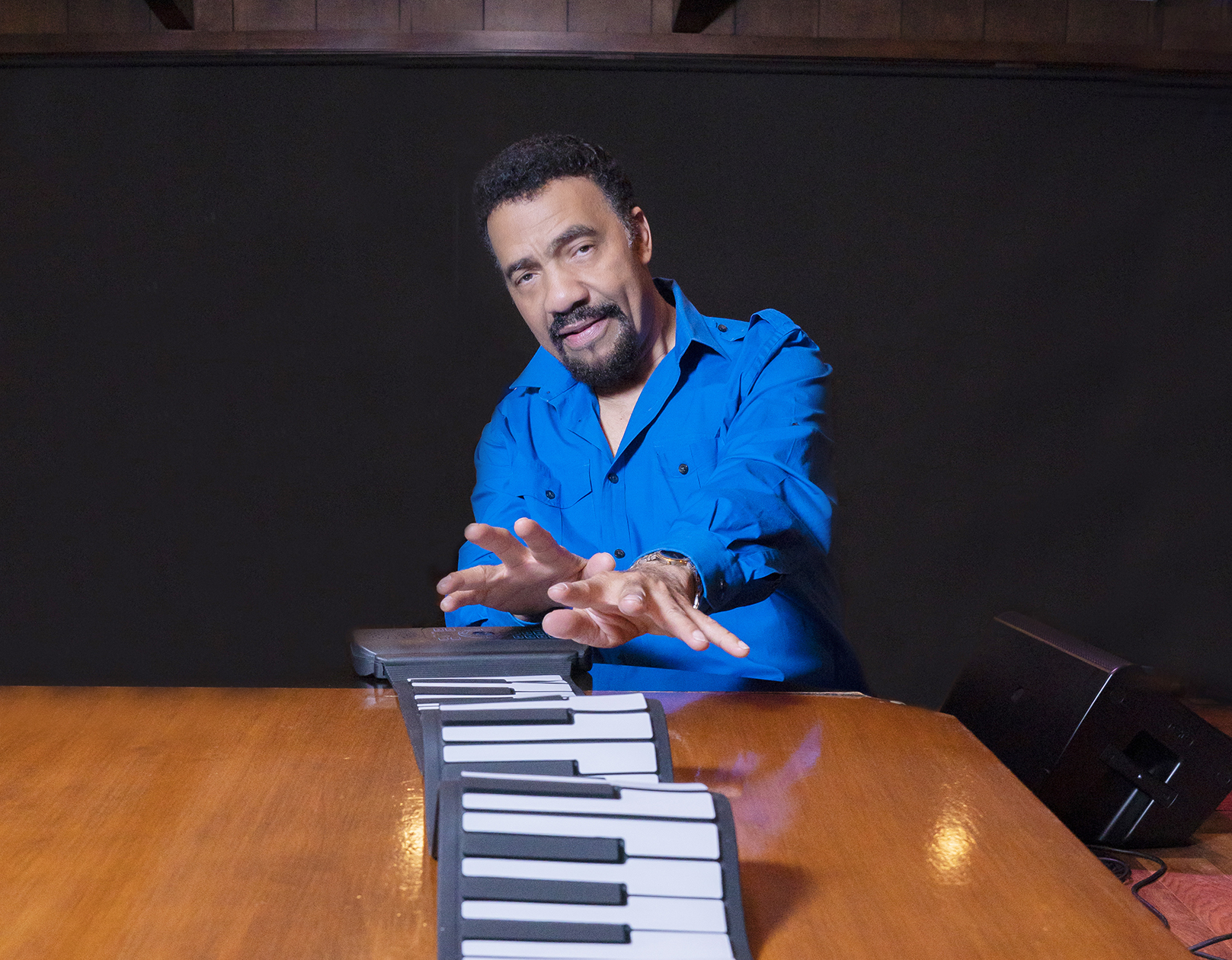 Bobby-Lyle-blue-shirt-by-Kathleen Tauer